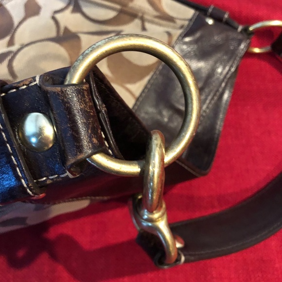 SOLD!!! Coach Signature Zoe Shoulder Bag - Picture 5 of 8